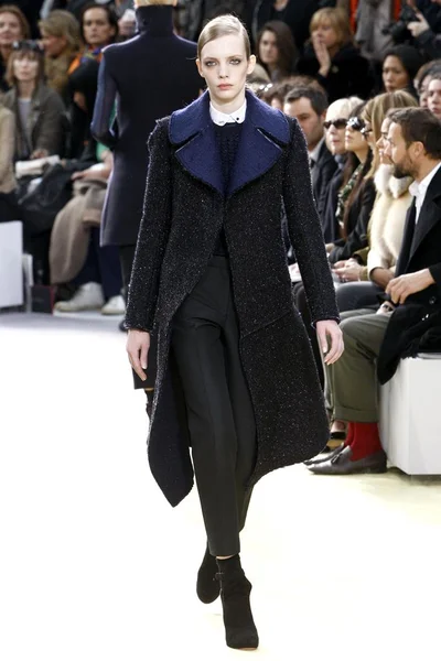 Look 16